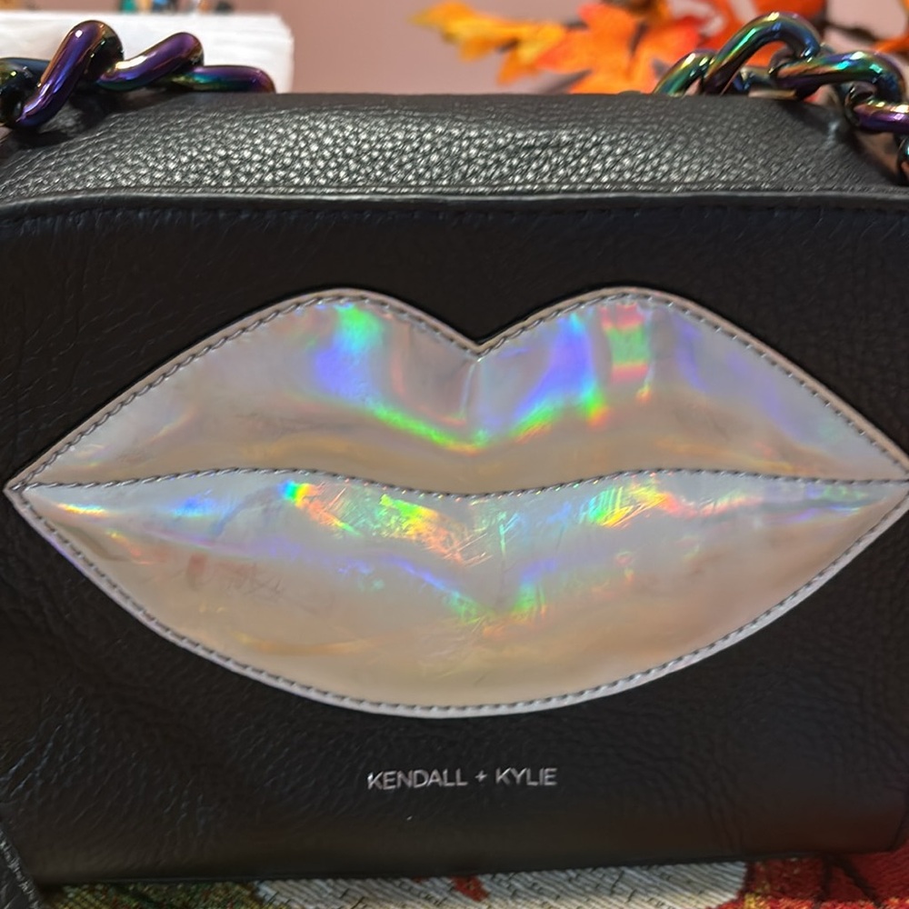 🔥🔥 Kendall and Kylie Lucy Lips Purse 🔥🔥 - Picture 2 of 7